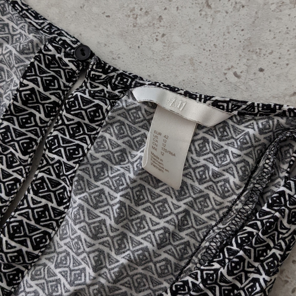 H&M Black and White Patterned Short Sleeveless Summer Dress - size 12 - Picture 4 of 4